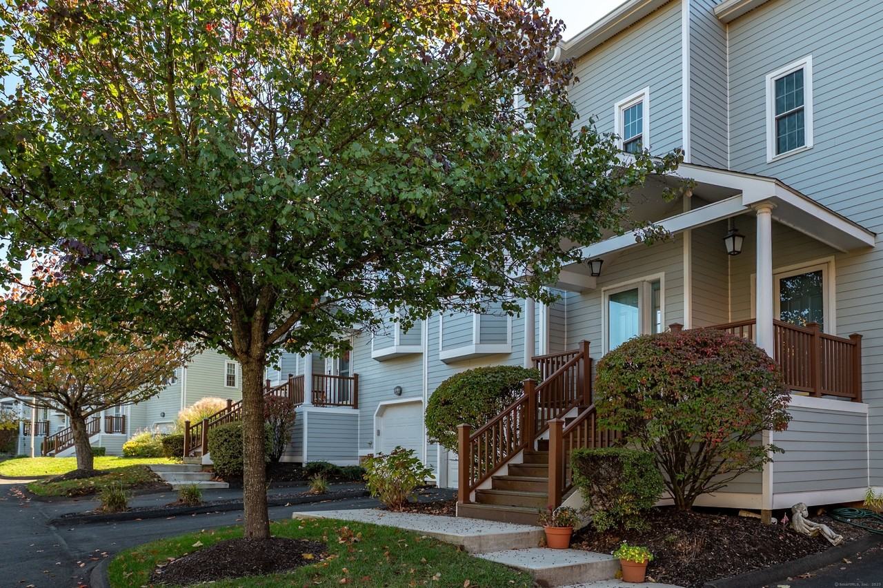 1 Munson Dr Unit 3 #3 - Photo 5 of 38