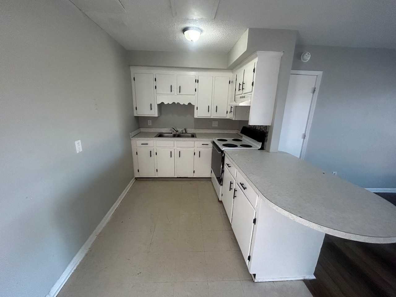 1017 Leaphart St Apt A - Photo 2 of 22