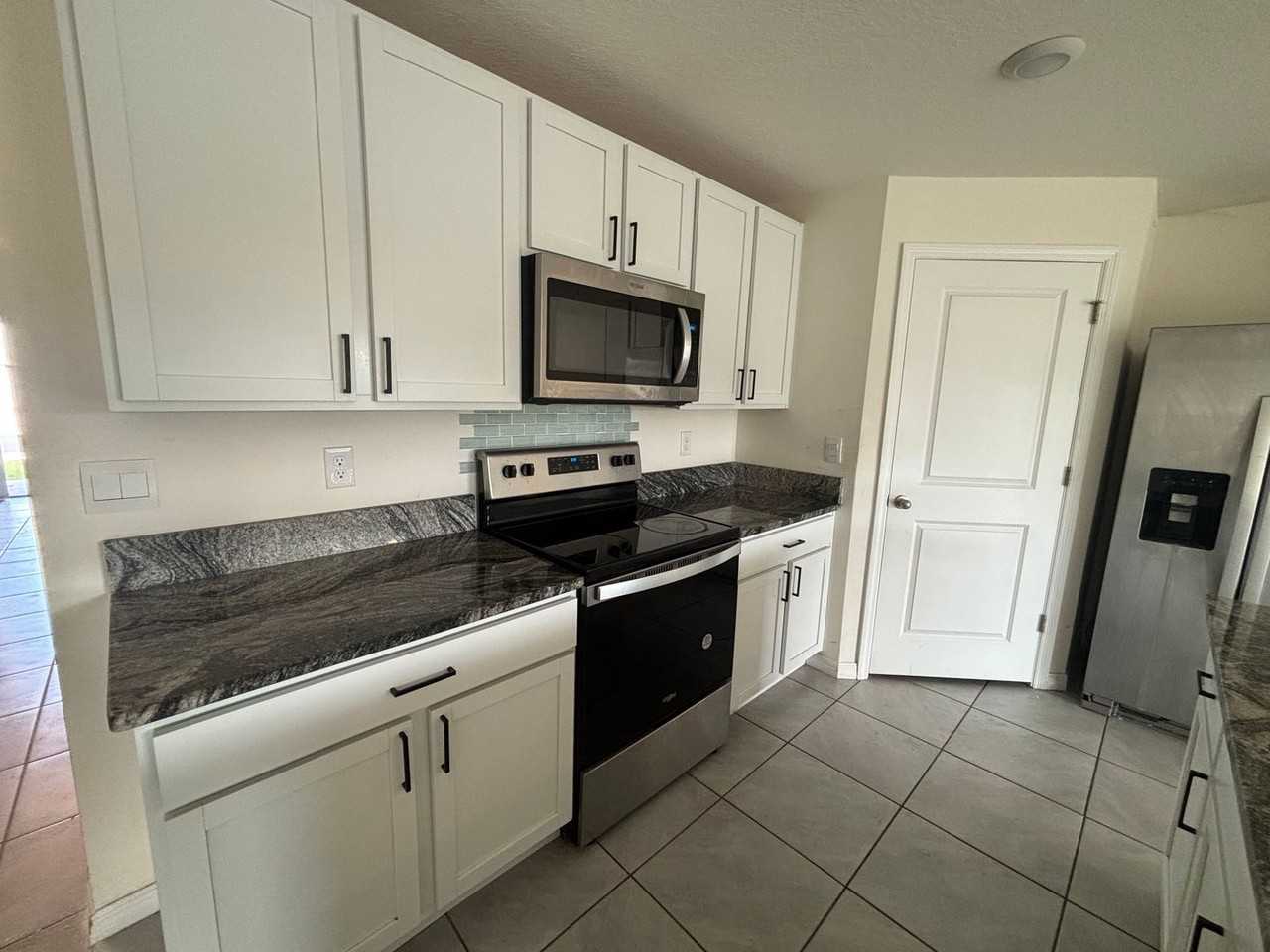 8940 Sw 50th Ter - Photo 6 of 22