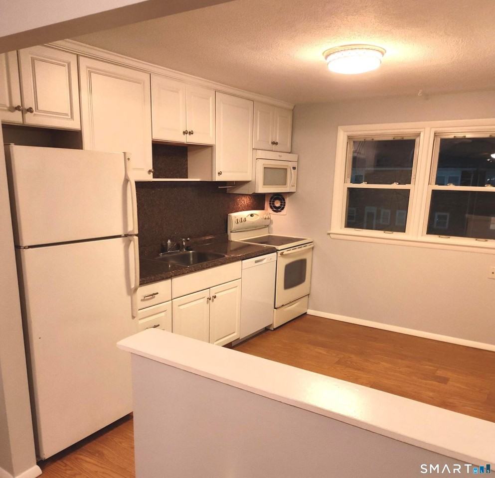 53 Hiltbrand Rd Apt 3-10 #3-10 - Photo 4 of 29