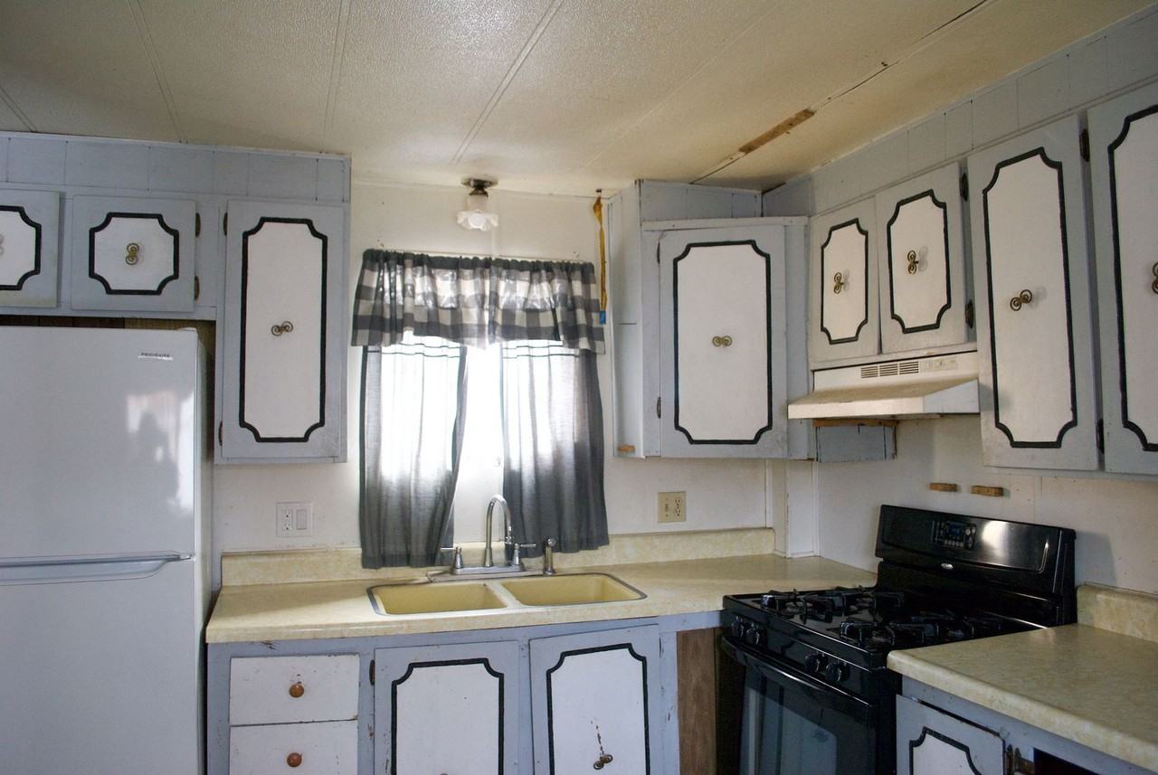 725 Marcia Dr - Photo 4 of 11