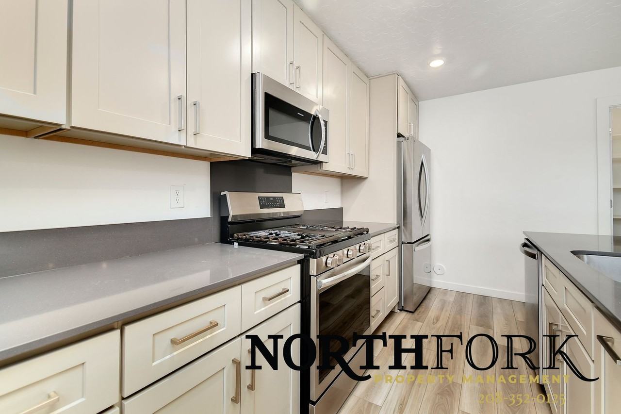 6759 W Yoke St - Photo 3 of 17