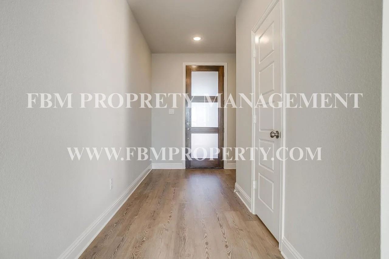 2117 Layla Dr - Photo 2 of 34