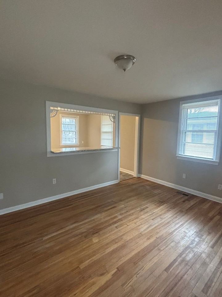 2204 Bide A Wee Dr Ne #AWEE - Photo 2 of 10