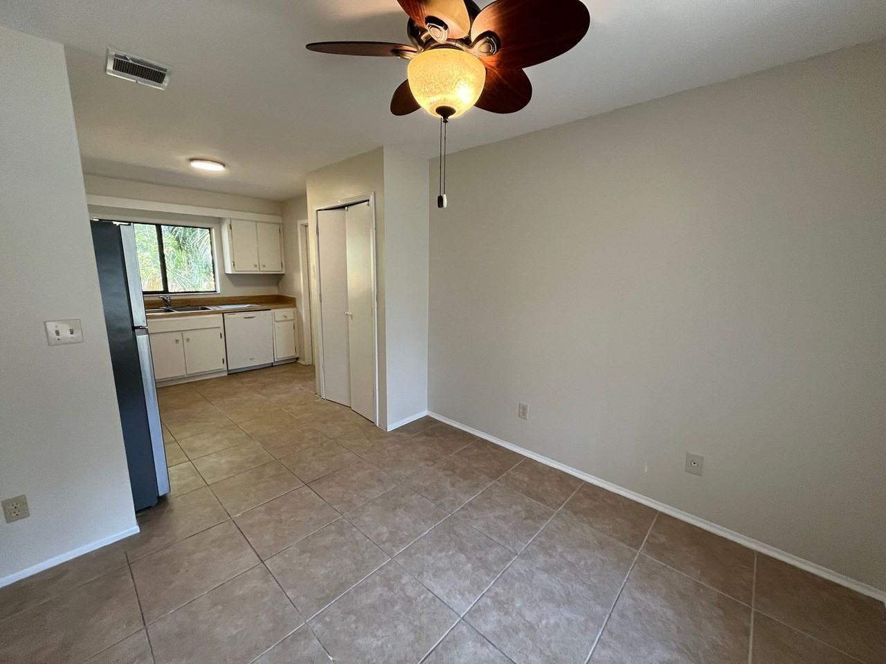 805 Buckie Dr - Photo 4 of 20