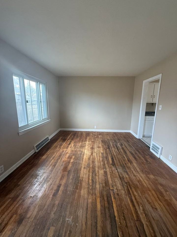 864 E 260th St - Photo 4 of 9