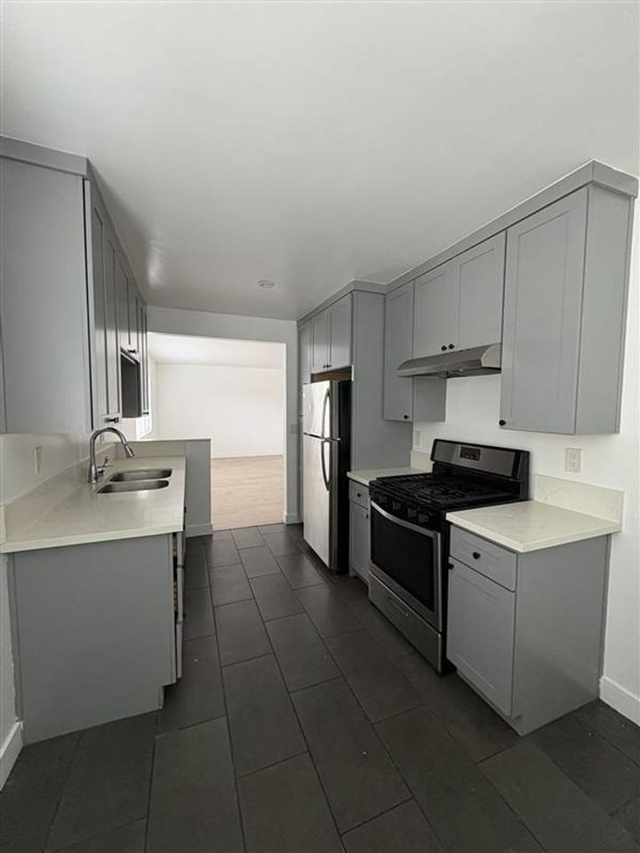 445 Rose Ave - Photo 2 of 21