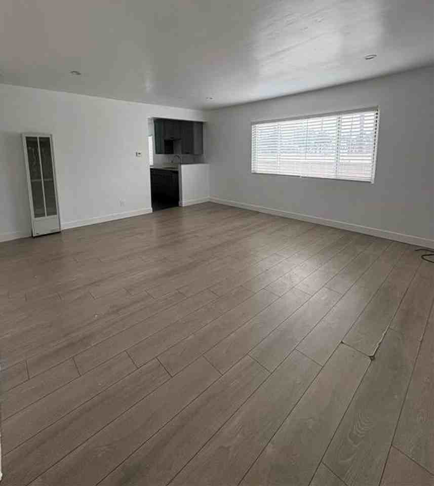 445 Rose Ave - Photo 4 of 21