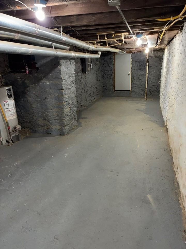 1756 Carswell St - Photo 2 of 8