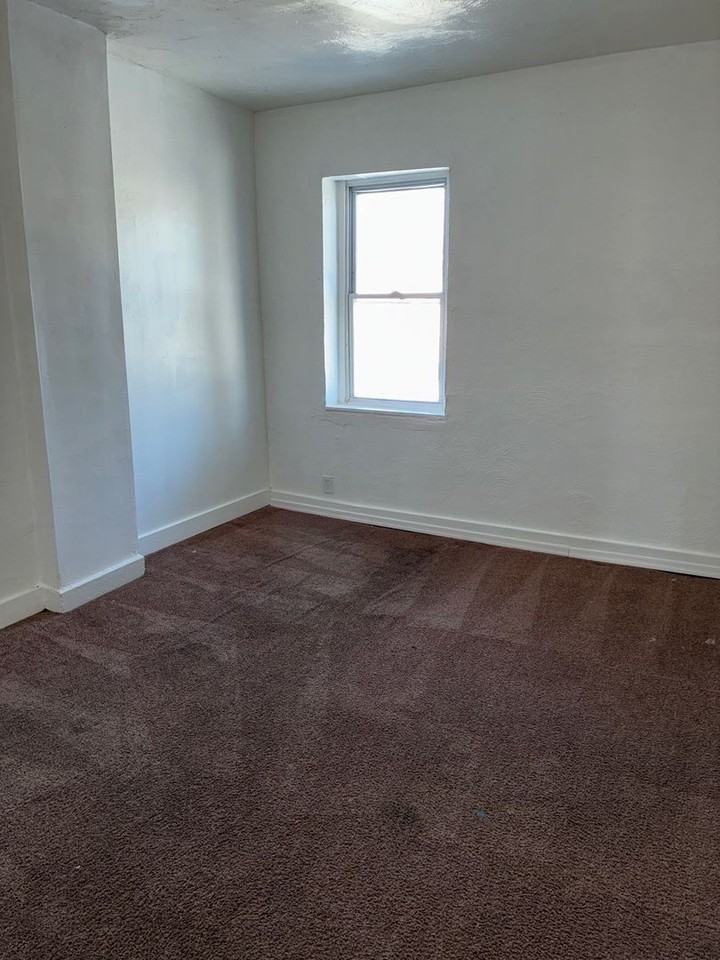 1756 Carswell St - Photo 6 of 8