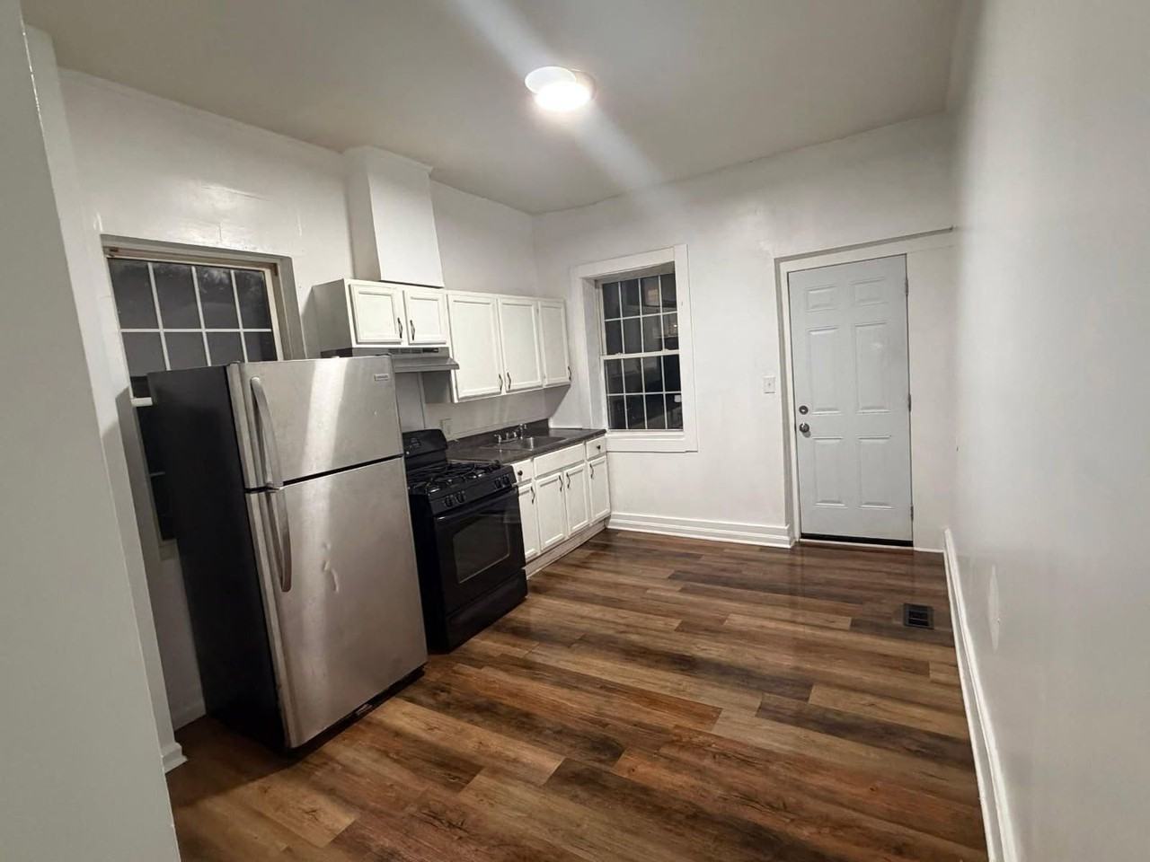 1756 Carswell St - Photo 7 of 8