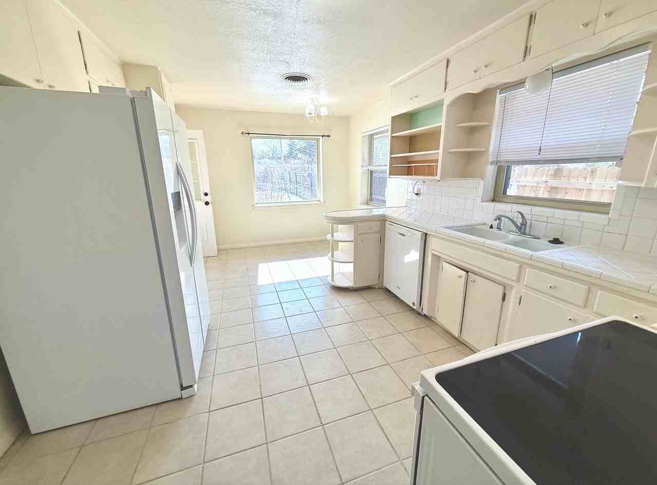 4028 Nw 30th Ter - Photo 3 of 14