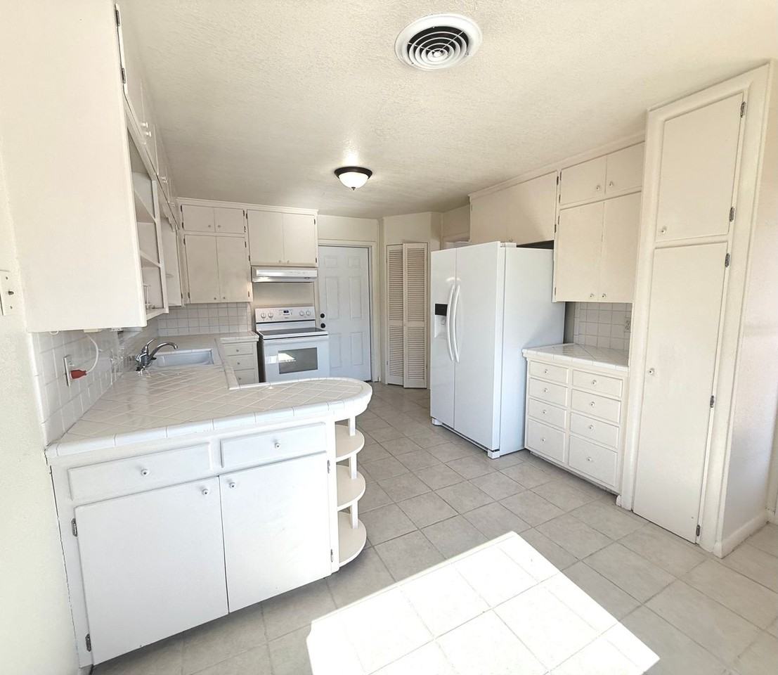 4028 Nw 30th Ter - Photo 4 of 14