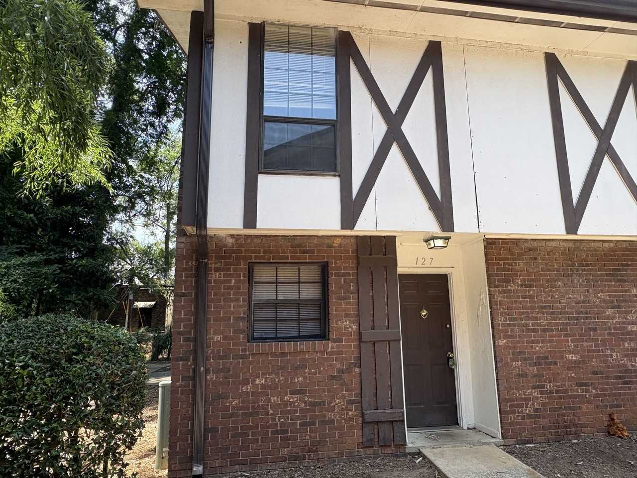 1108 Tiger Blvd #127 - Photo 3 of 13