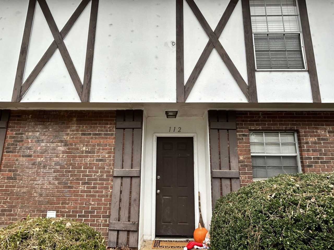 1108 Tiger Blvd #112 - Photo 2 of 9