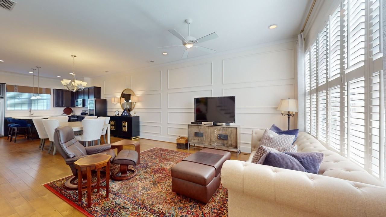 114 Tuttle St - Photo 3 of 14