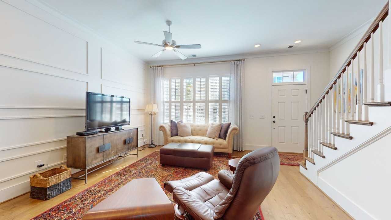 114 Tuttle St - Photo 4 of 14