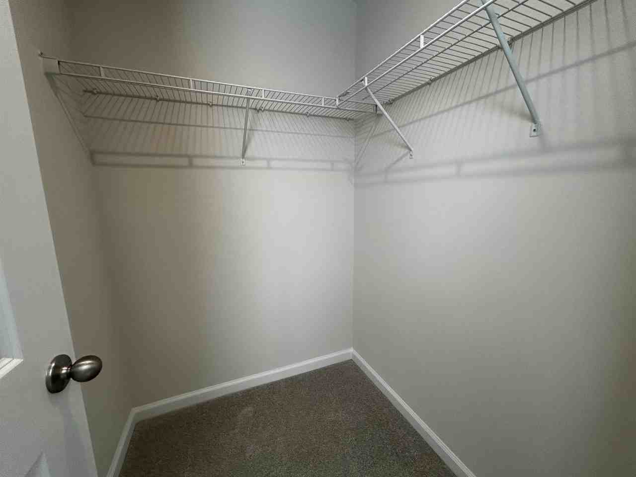 261 Utica Bend Ct - Photo 3 of 24