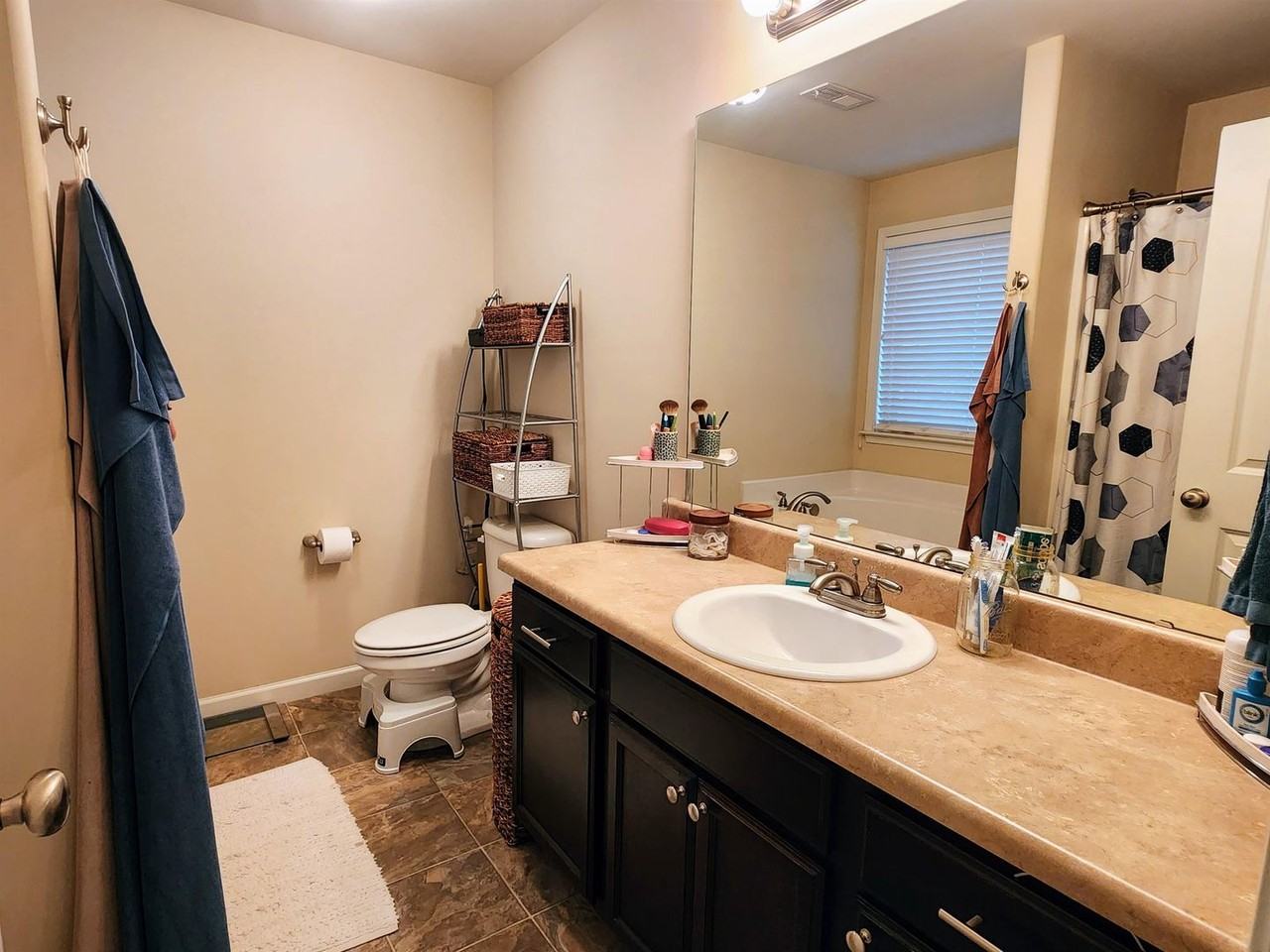 612 Sandstone Dr - Photo 2 of 25