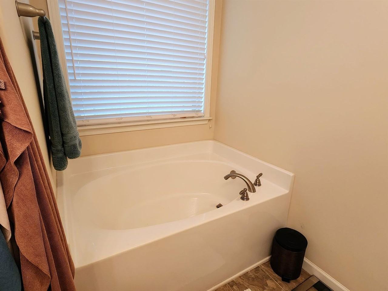 612 Sandstone Dr - Photo 3 of 25