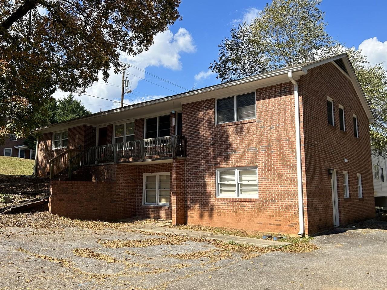 816 College Ave #2 - Photo 2 of 13