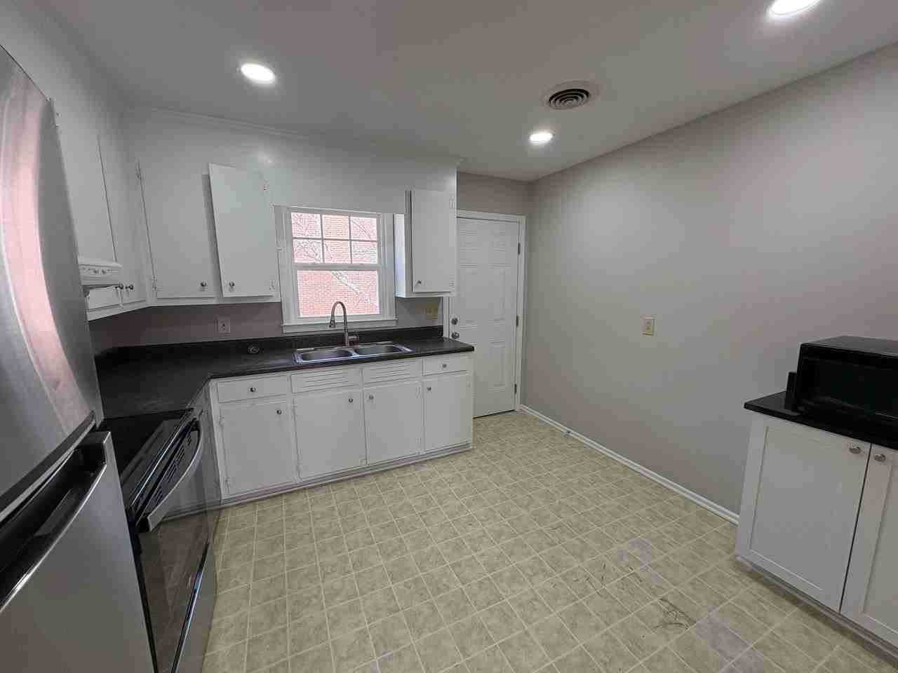 816 College Ave #2 - Photo 6 of 13