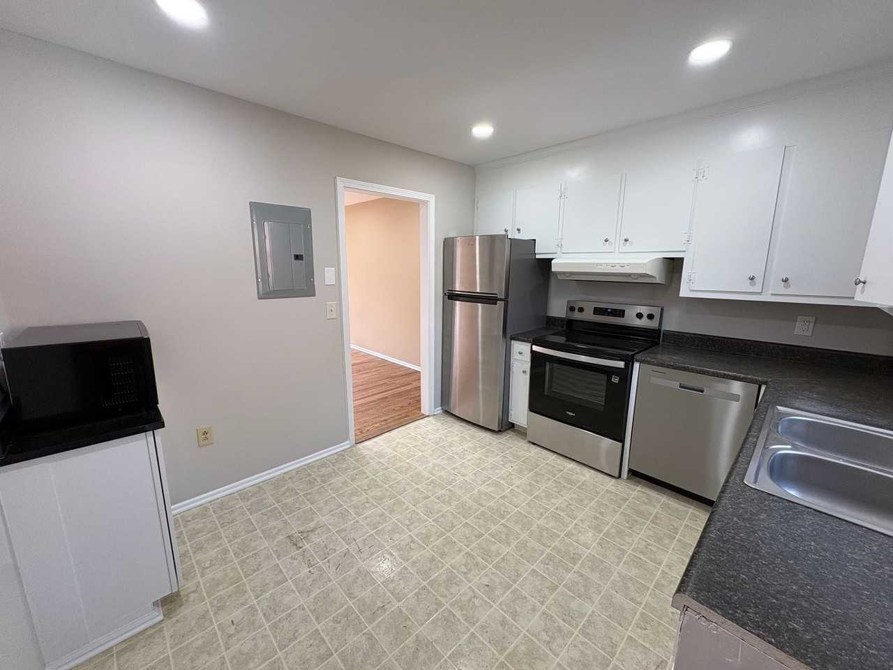 816 College Ave #2 - Photo 7 of 13