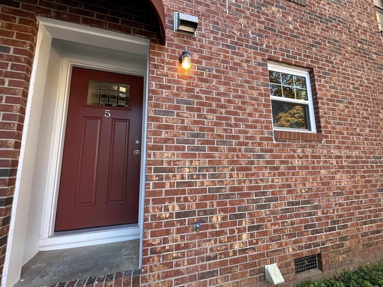 816 College Ave #5 - Photo 3 of 19