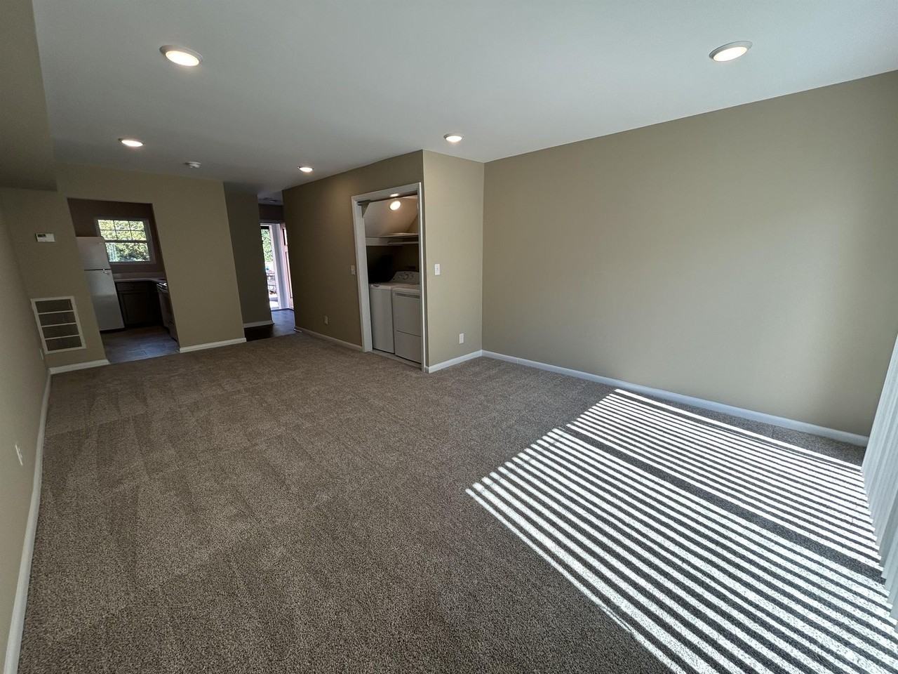 816 College Ave #5 - Photo 7 of 19