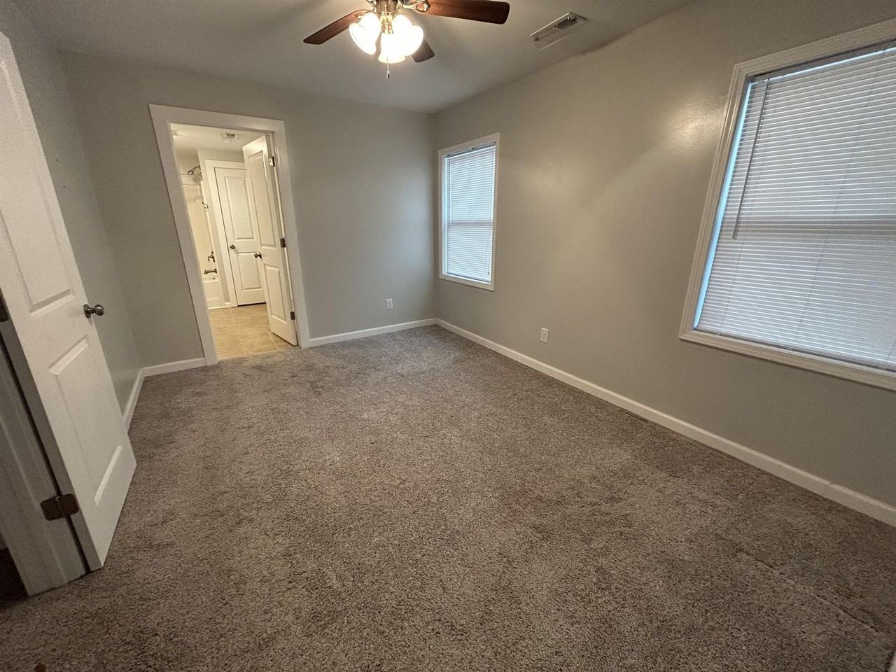 121 Walker St - Photo 3 of 15