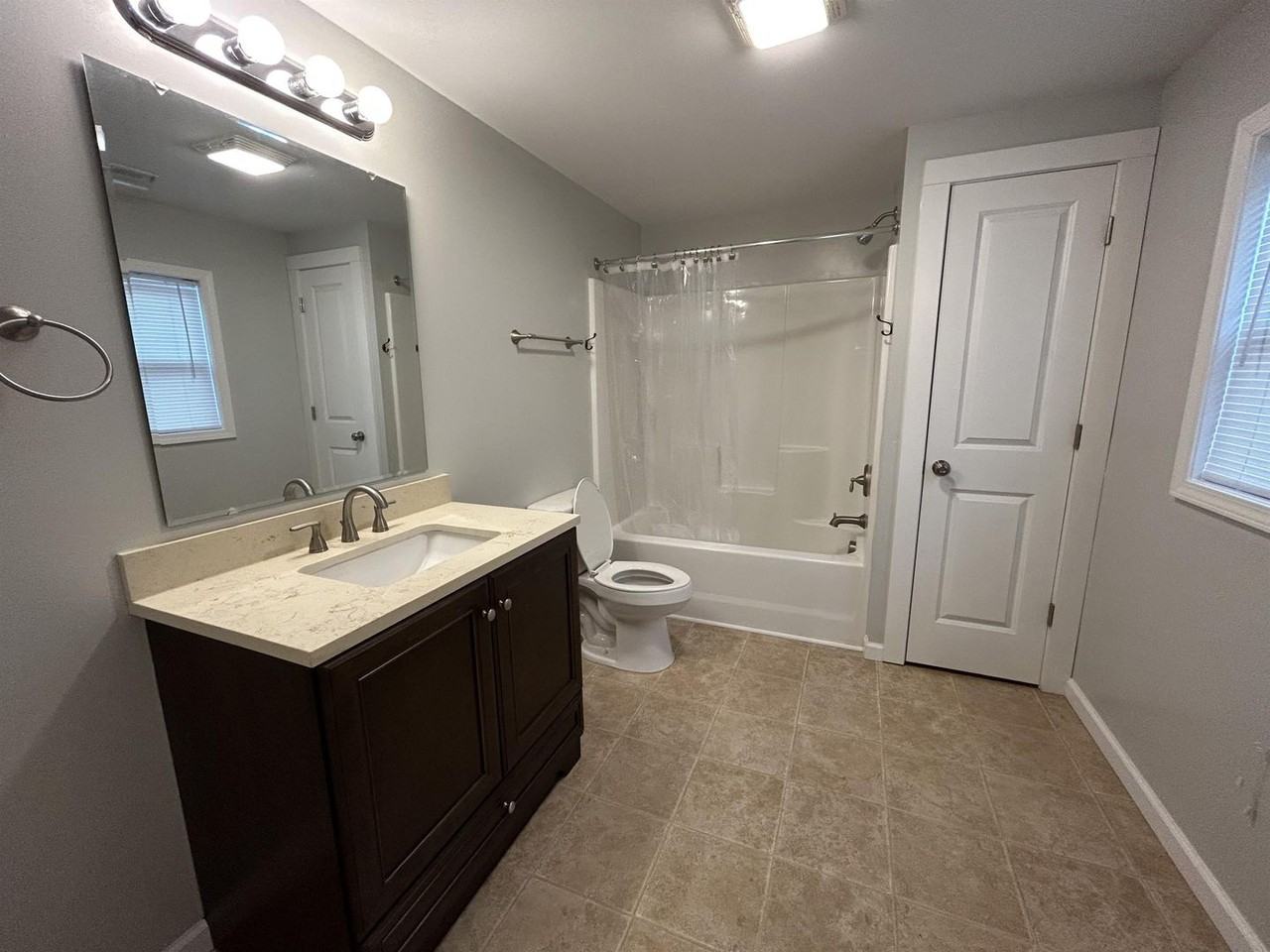 121 Walker St - Photo 4 of 15