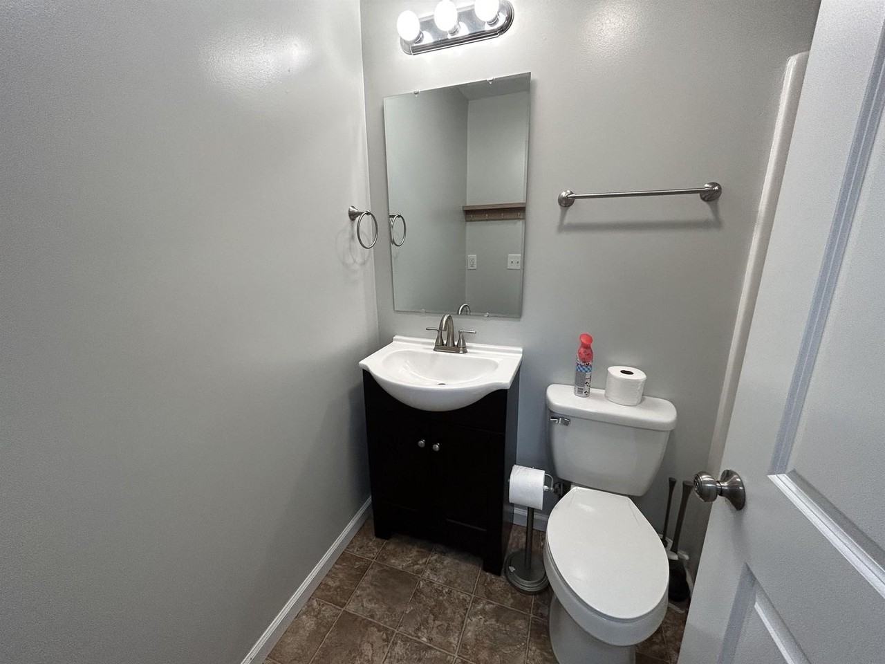 121 Walker St - Photo 7 of 15