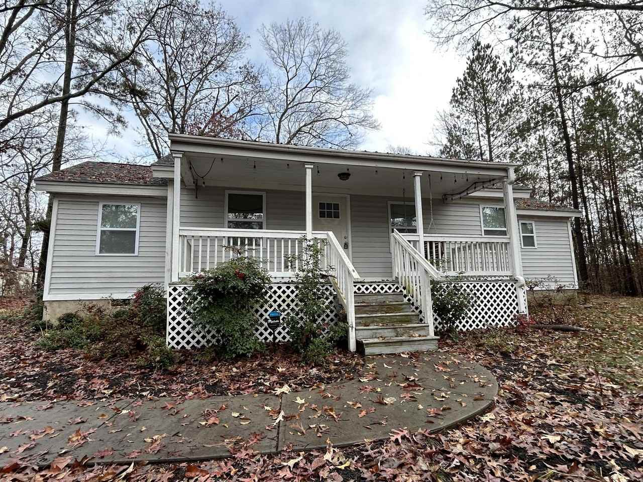 121 Walker St - Photo 2 of 15