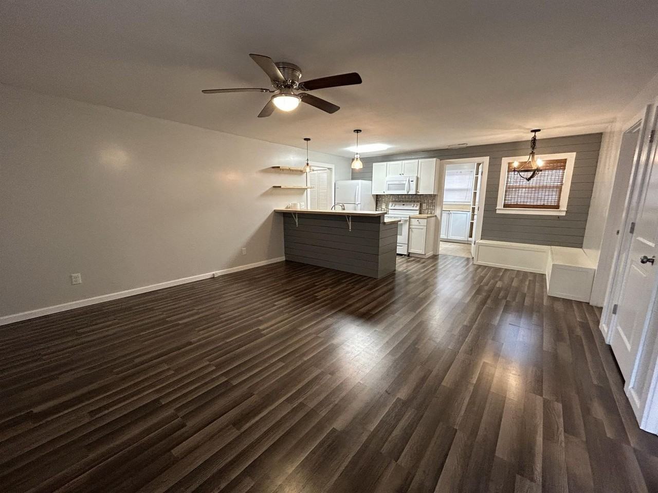 121 Walker St - Photo 3 of 15