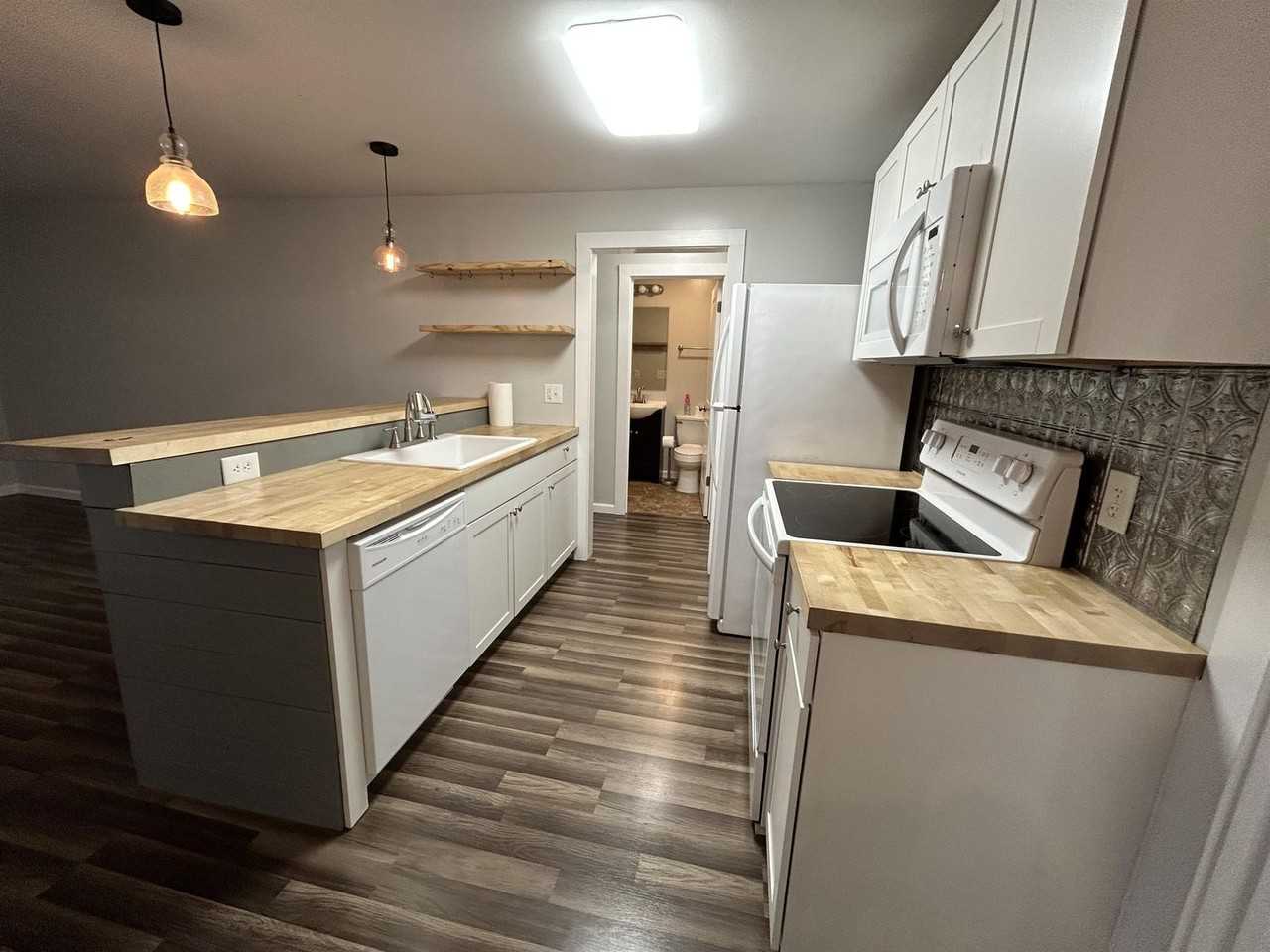 121 Walker St - Photo 5 of 15