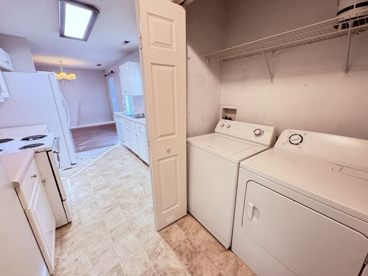 129 Arbors Ct - Photo 4 of 17