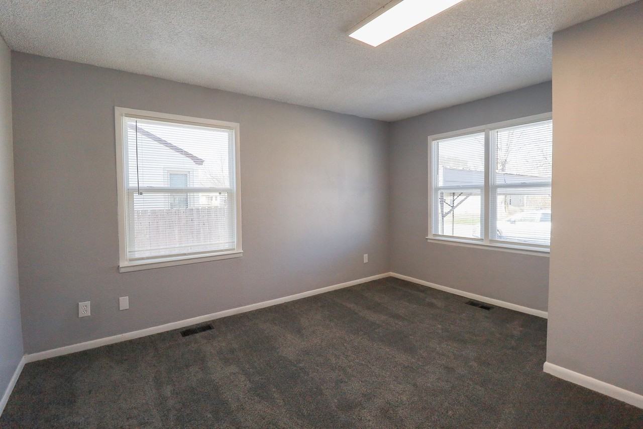 5330 W 2nd St - Photo 6 of 25