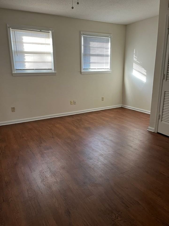 rogers court LLC - Photo 4 of 16