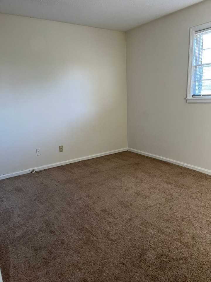 rogers court LLC - Photo 5 of 16