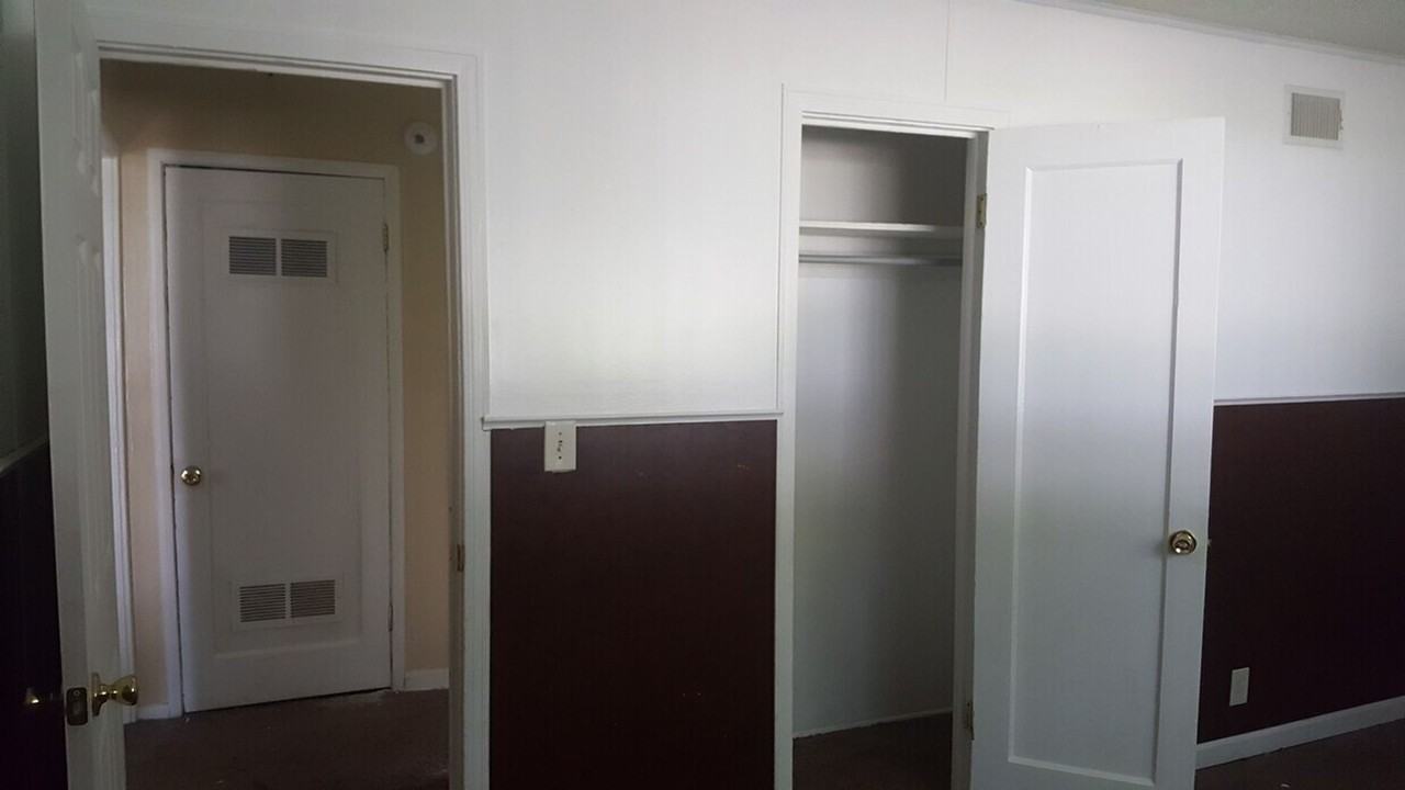 585 Olds St - Photo 3 of 5