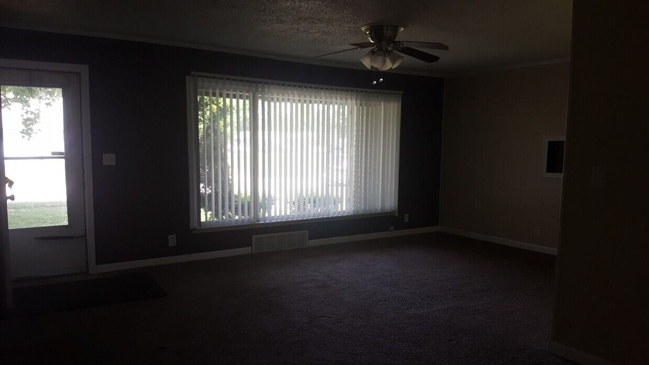 585 Olds St - Photo 4 of 5