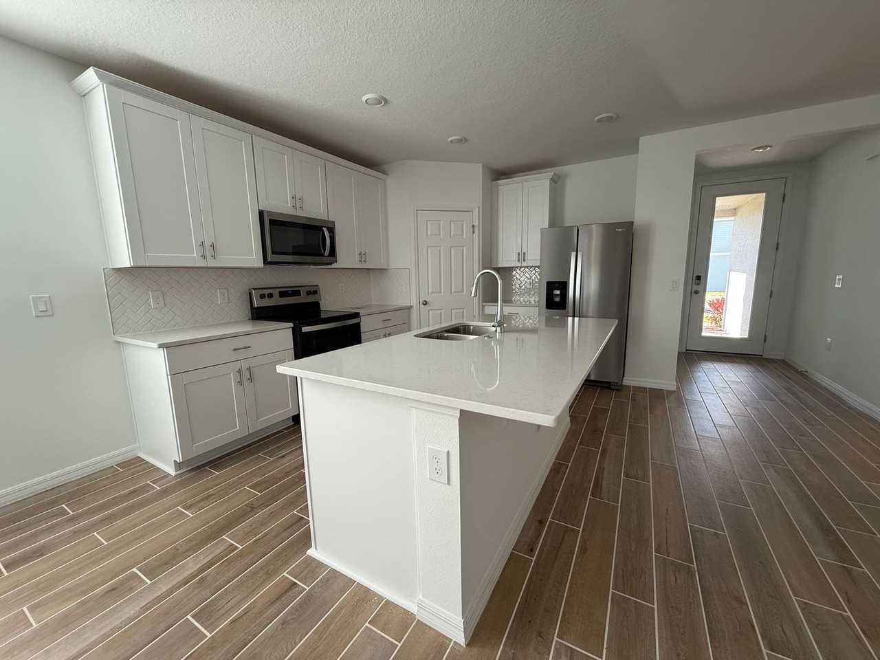 736 Griffon Ave - Photo 7 of 26