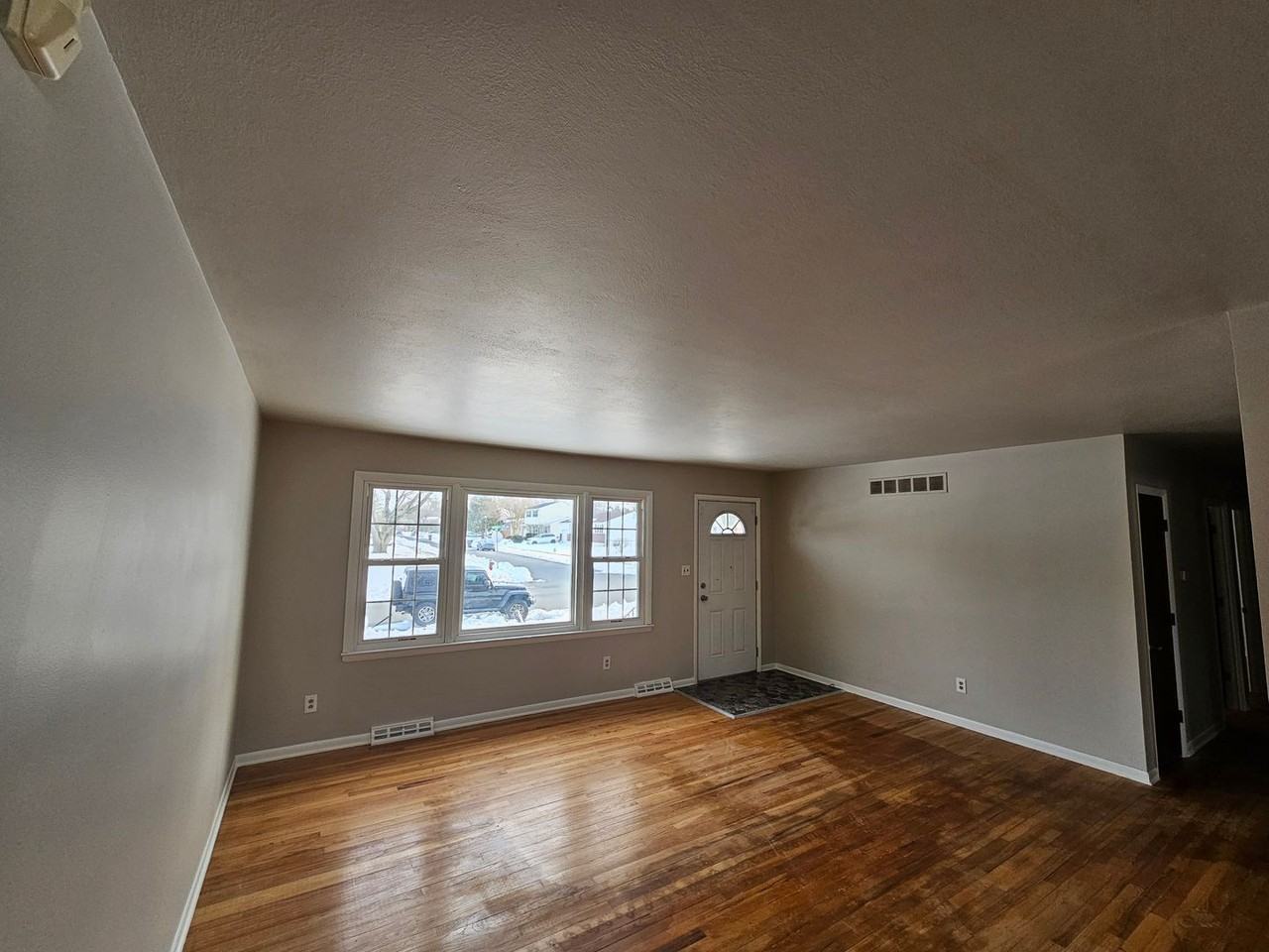 1317 Garfield Dr - Photo 2 of 11