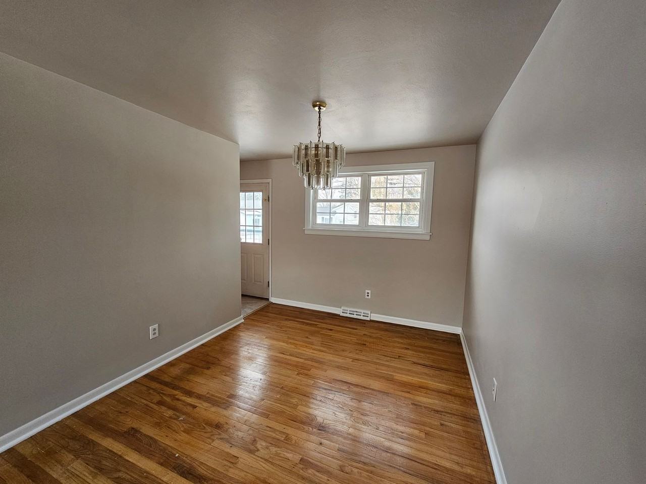 1317 Garfield Dr - Photo 3 of 11