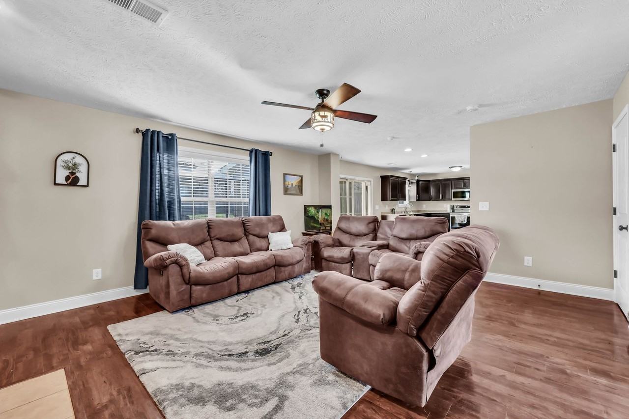 1289 Morstead Dr - Photo 6 of 30