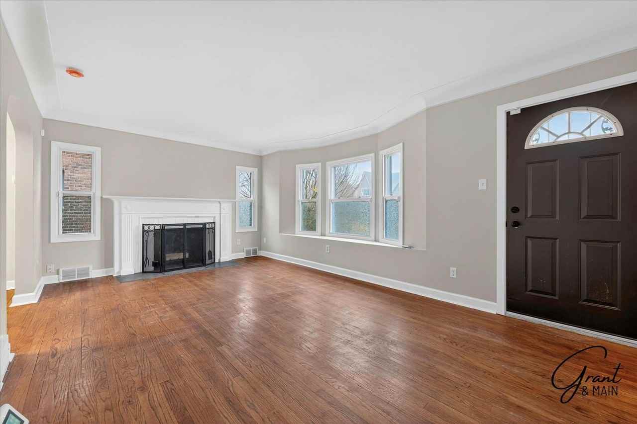 4327 Bedford St - Photo 4 of 29