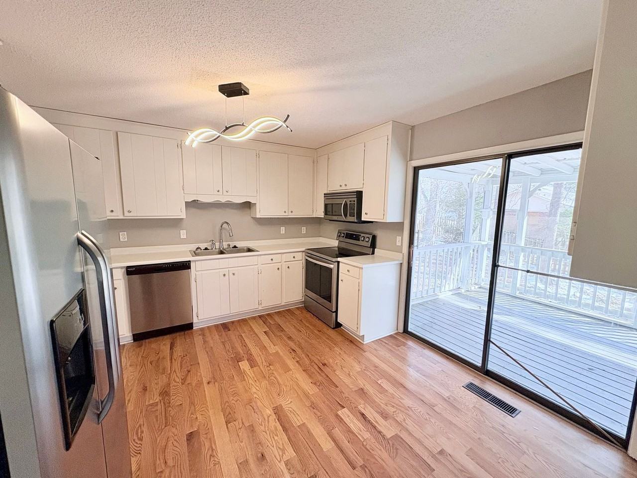 101 Knight Cir - Photo 7 of 26