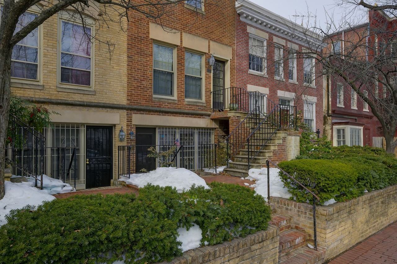 226 3rd St Ne #A - Photo 2 of 20