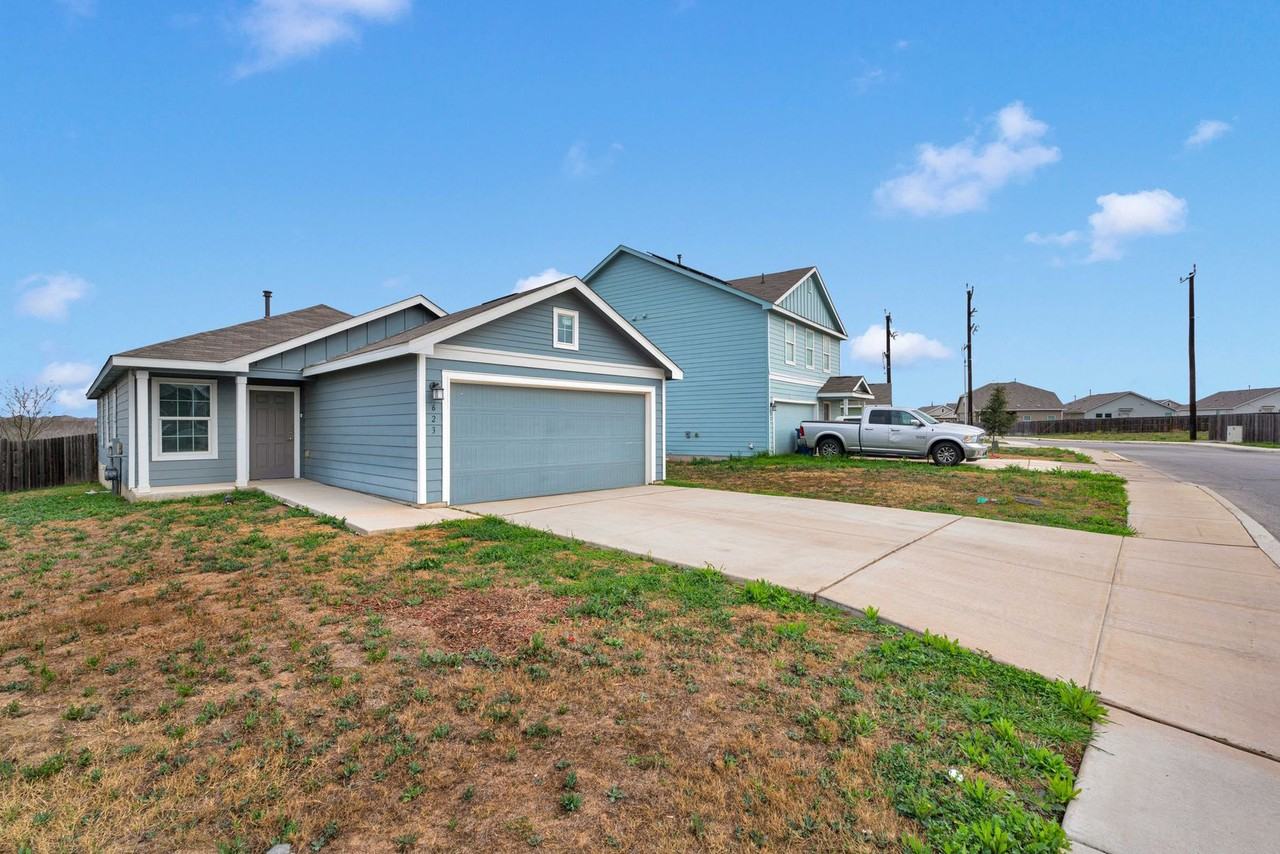 623 Vermilion - Photo 2 of 17