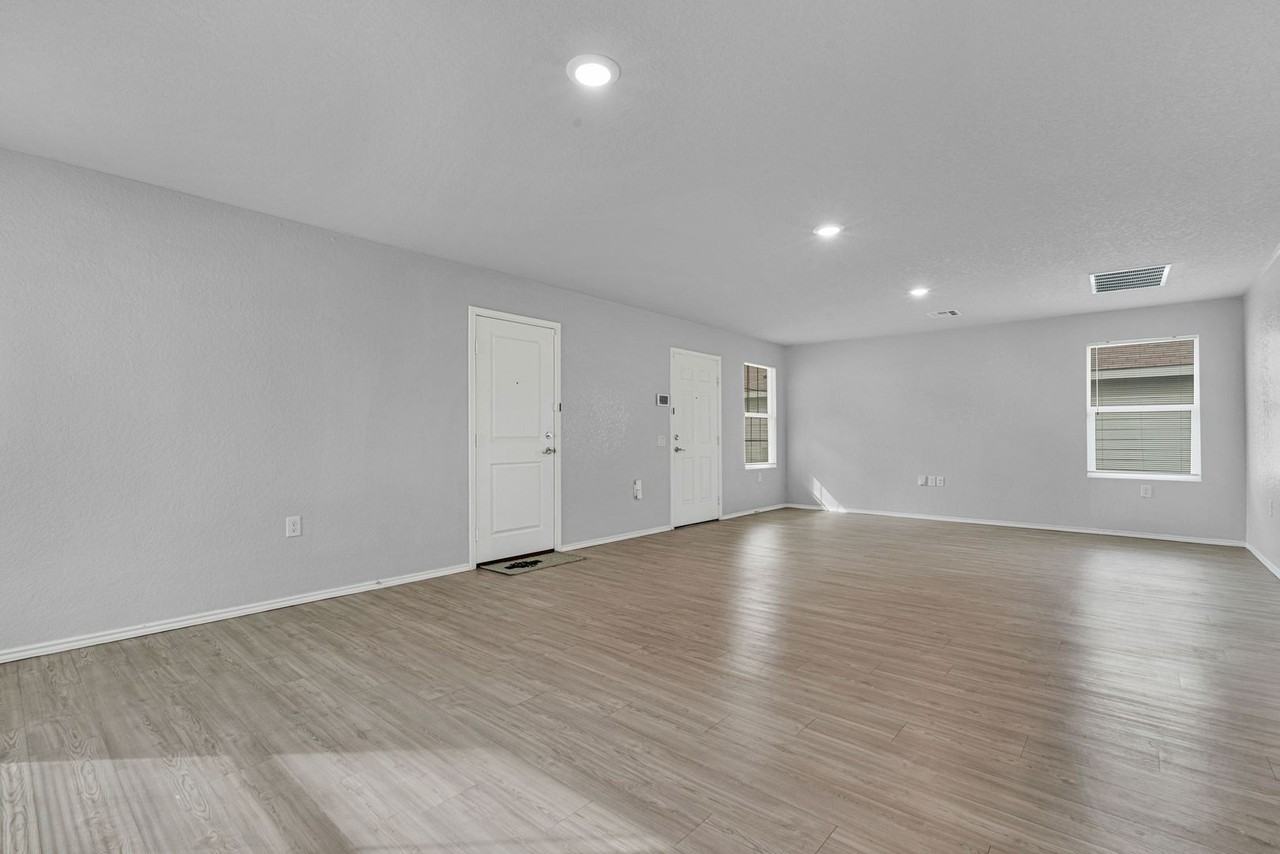 623 Vermilion - Photo 4 of 17